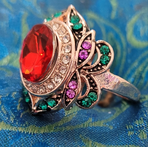 Exquisite Noble Flower Ring - Picture 3 of 7